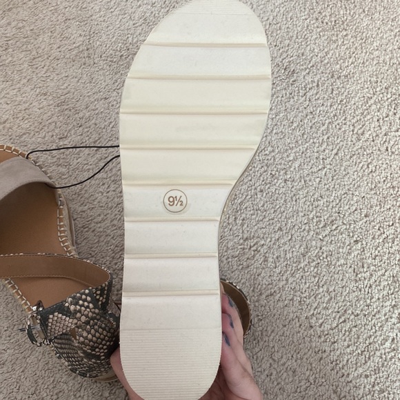 Universal Thread Wedge Sandals - Picture 4 of 5